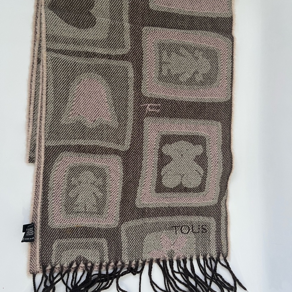 Beautiful Tous scarf